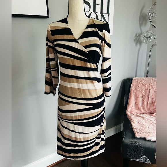 Chico's Travelers Jersey Shoreline Waves Rosemary Faux Wrap Dress - Picture 2 of 8